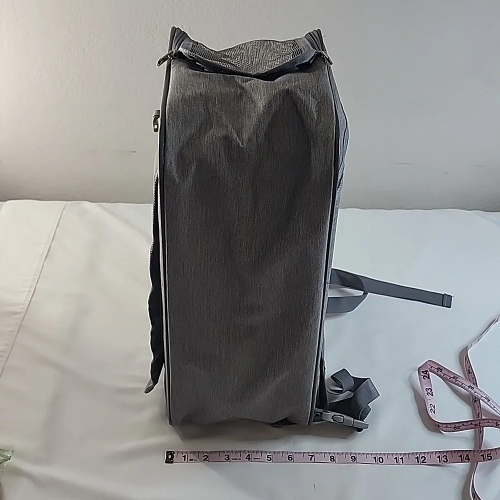 NWOT Petseek 2 in 1 Soft-Sided Airline Approved Backpack Travel Pet Carrier